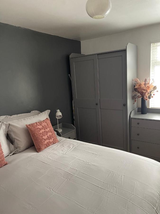 Modern Apartment In Trendy Dalston ลอนดอน ภายนอก รูปภาพ