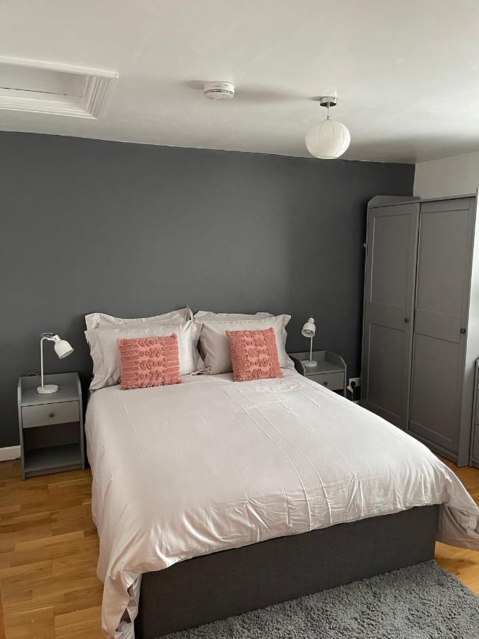 Modern Apartment In Trendy Dalston ลอนดอน ภายนอก รูปภาพ
