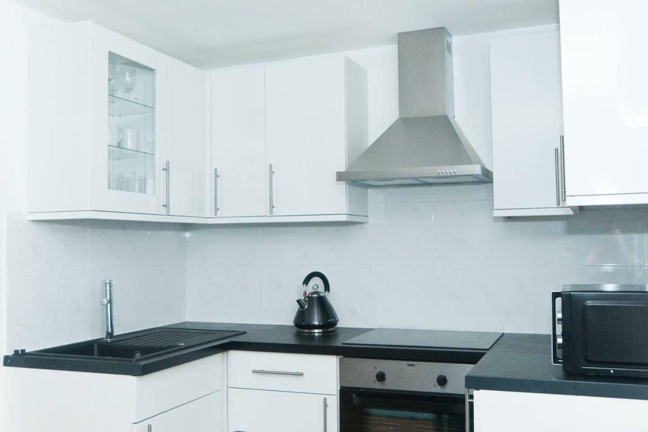Modern Apartment In Trendy Dalston ลอนดอน ภายนอก รูปภาพ