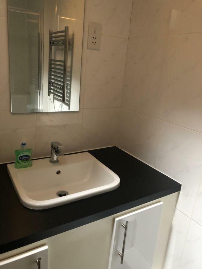 Modern Apartment In Trendy Dalston ลอนดอน ภายนอก รูปภาพ