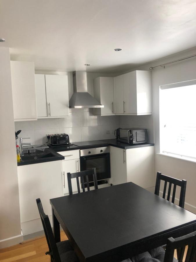 Modern Apartment In Trendy Dalston ลอนดอน ภายนอก รูปภาพ