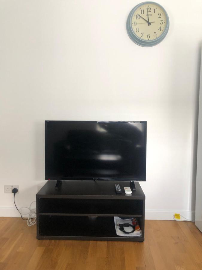 Modern Apartment In Trendy Dalston ลอนดอน ภายนอก รูปภาพ