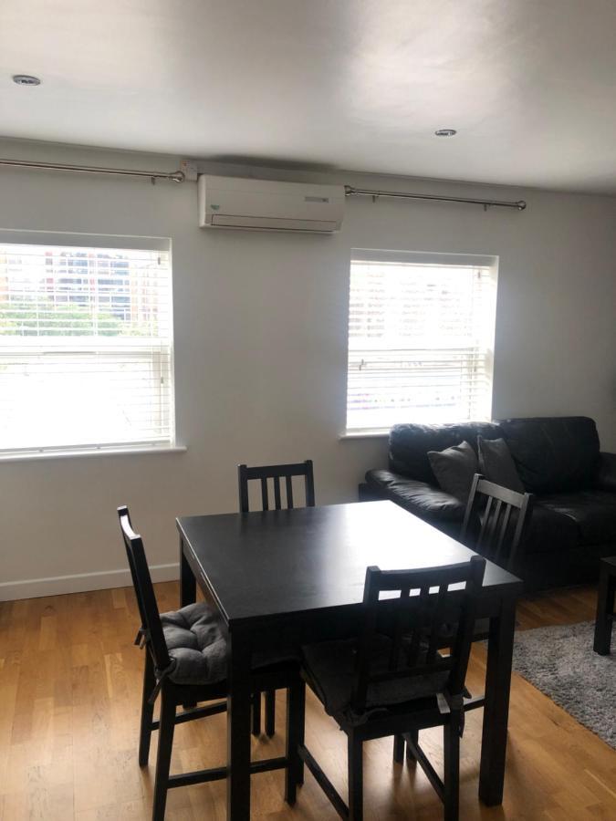 Modern Apartment In Trendy Dalston ลอนดอน ภายนอก รูปภาพ